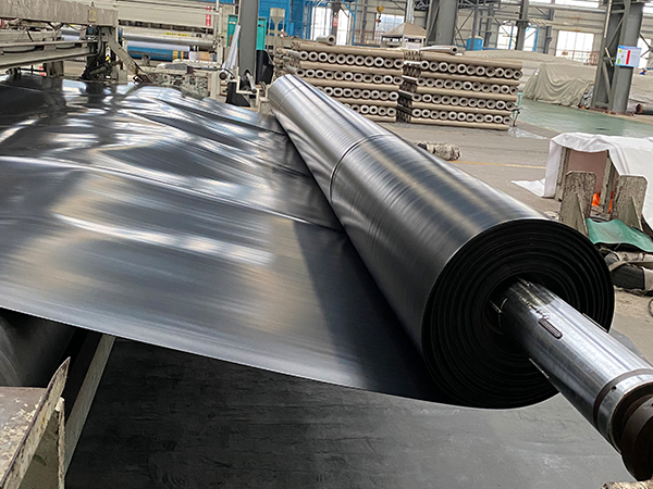 魚蝦養(yǎng)殖鋪設(shè)防滲土工膜施工技巧備受矚目