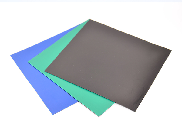 怎樣的方式可用來判定防滲土工膜導水率？