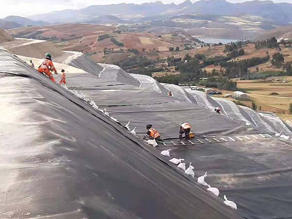 該如何去解決防滲土工膜接縫位置不合理？