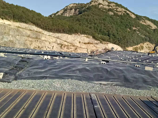 概述土工膜在垃圾填埋場(chǎng)封場(chǎng)中的使用優(yōu)勢(shì)