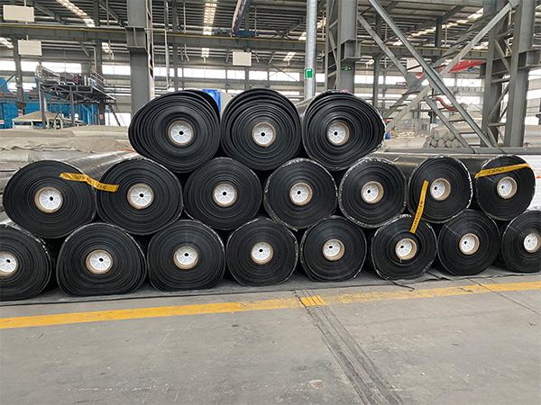 經(jīng)驗所得防滲土工膜的鋪設問題