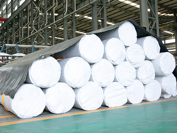 使用水產(chǎn)養(yǎng)殖防滲膜進(jìn)行魚蝦養(yǎng)殖是否可靠？