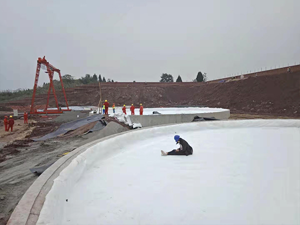 您的魚塘是否在漏水，不妨試試養(yǎng)殖防滲膜