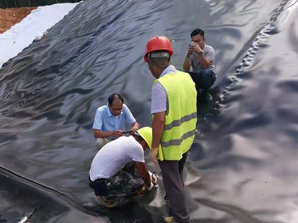 水產養(yǎng)殖防滲膜施工過程中須嚴格謹慎