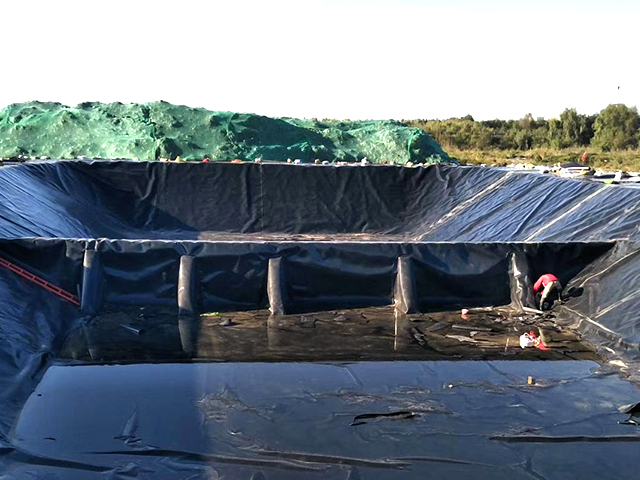 防滲膜廠家為您概述復合土工膜鼓包現(xiàn)象。