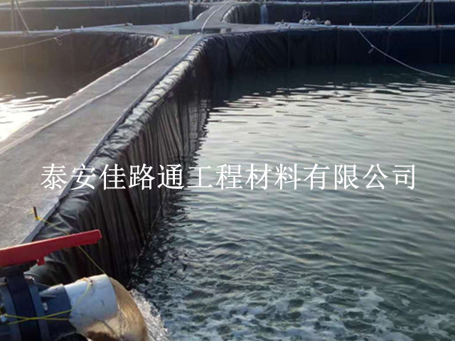 避免魚塘防滲土工膜鋪設(shè)開裂講究策略