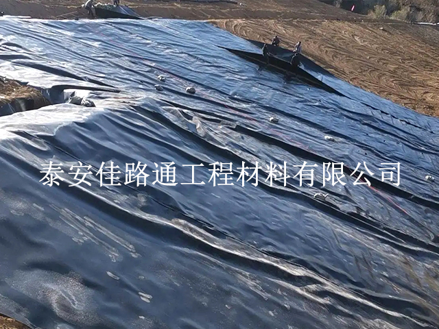 建設(shè)魚(yú)塘為何選擇hdpe土工膜鋪設(shè)施工？