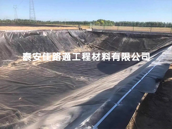  人工湖防滲土工膜在鋪設(shè)施工時須關(guān)注基面與氣候