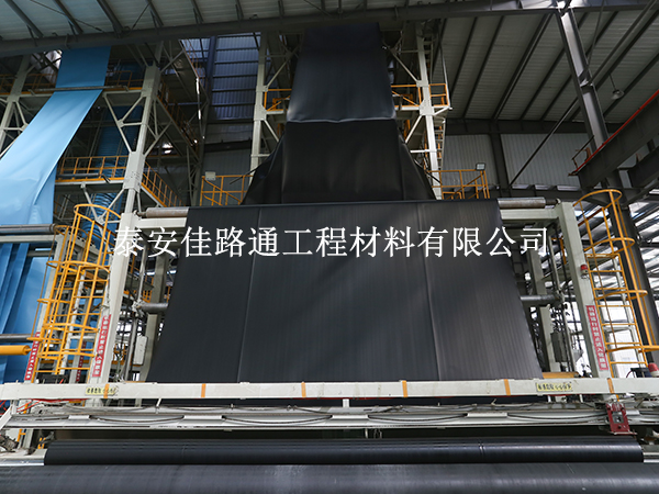 防滲膜廠家為您介紹黑白土工膜之間有哪些區(qū)別？