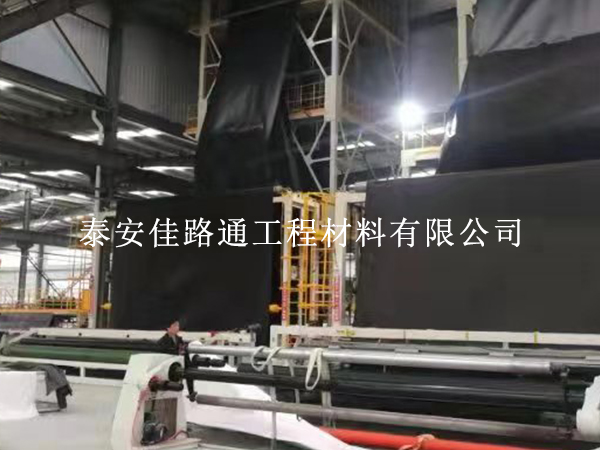 養(yǎng)殖防滲膜的鋪設(shè)過(guò)程須多多注意細(xì)節(jié)