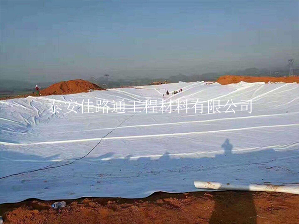 魚塘蝦池的建設為何大多選擇養(yǎng)殖防滲膜？