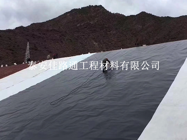 掌握水產(chǎn)養(yǎng)殖防滲膜鋪設(shè)過程中的注意事項(xiàng)