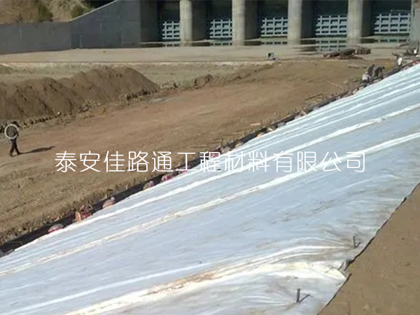 養(yǎng)殖防滲膜的隔熱與隔聲作用值得關(guān)注