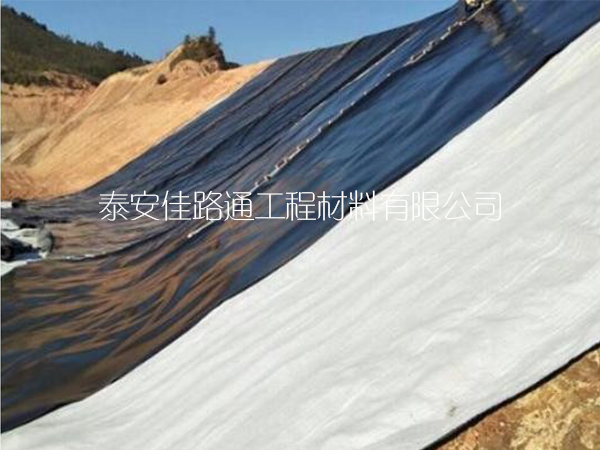 魚塘防滲膜須在低溫環(huán)境下專注鋪設(shè)施工 魚塘防滲膜須在低溫環(huán)境下專注鋪設(shè)施工