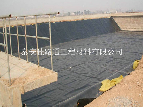 藕池養(yǎng)殖防滲膜鋪設(shè)過程中須注意哪些問題？