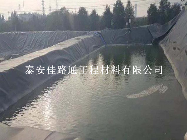 魚塘防滲膜的特征注定其市場地位