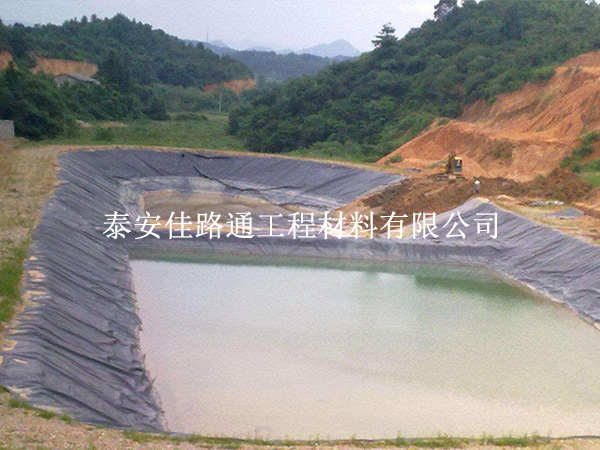 HDPE土工膜現(xiàn)場(chǎng)測(cè)試能夠體現(xiàn)哪些突出能力？