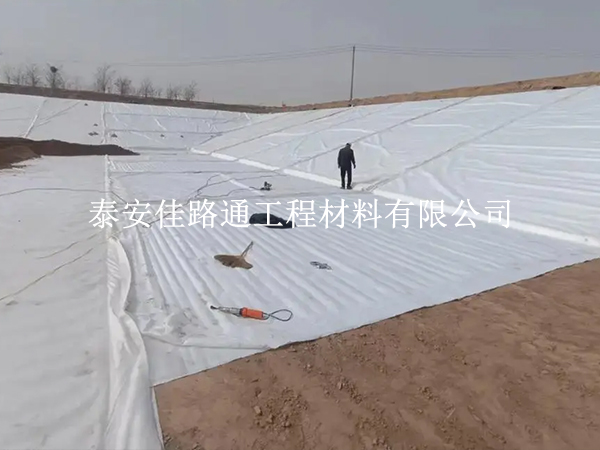 防滲復合土工膜的質(zhì)量辨別技巧：簡單新穎指南