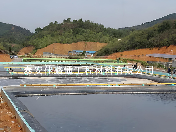 水產(chǎn)養(yǎng)殖防滲膜焊接受溫度影響：精準控制，確保品質(zhì)