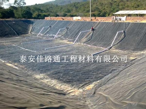 養(yǎng)殖防滲膜鋪設(shè):如何精準(zhǔn)確定焊接方向 養(yǎng)殖防滲膜鋪設(shè):如何精準(zhǔn)確定焊接方向