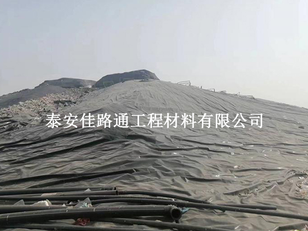 垃圾填埋場防滲膜鋪設(shè)：守護(hù)環(huán)境的綠色屏障