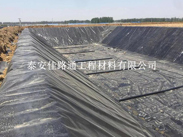 養(yǎng)殖防滲膜使用強度保障技巧:打造堅固耐用的養(yǎng)殖環(huán)境 養(yǎng)殖防滲膜使用強度保障技巧:打造堅固耐用的養(yǎng)殖環(huán)境