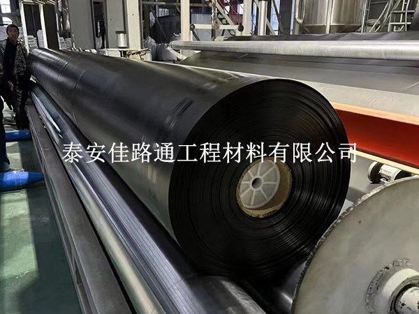 延長水產養(yǎng)殖防滲膜使用壽命：智慧維護，持久守護