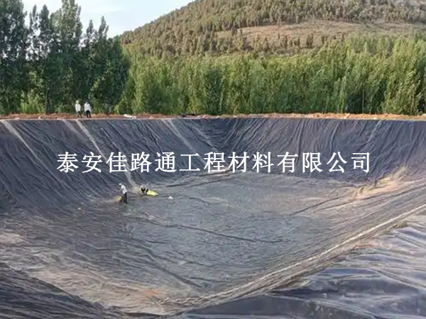 藕池養(yǎng)殖防滲膜性能提升全攻略：從選材到養(yǎng)護(hù)的實(shí)用指南