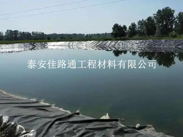 人工湖防滲膜防護(hù)指南：科學(xué)方法筑牢長效防滲屏障