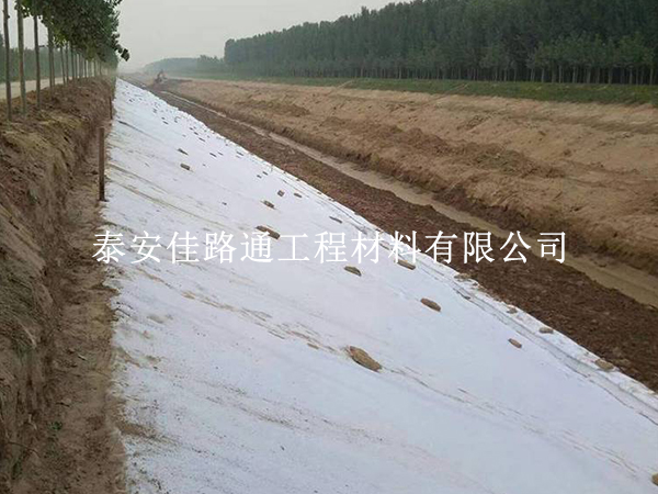 丙綸土工布接縫處理技巧：規(guī)范操作，杜絕防護薄弱點