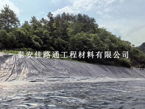 養(yǎng)殖防滲膜基面平整度管控：筑牢防滲根基，規(guī)避養(yǎng)殖隱患