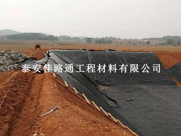 蓄水池防滲土工膜鋪設(shè)前置籌備 科學(xué)布局保障防滲工程 蓄水池防滲土工膜鋪設(shè)前置籌備 科學(xué)布局保障防滲工程